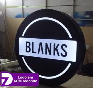 Placa em ACM Luminosa Redonda - Personalizado Feito em ACM ( Material usado em fachadas, composto de Alumínio Rígido ) Estrutura de Ferro interna para dar Rigidez e Melhor fixação Acrílico 2 mm e LED 70x70 Sua Arte Personalizada   